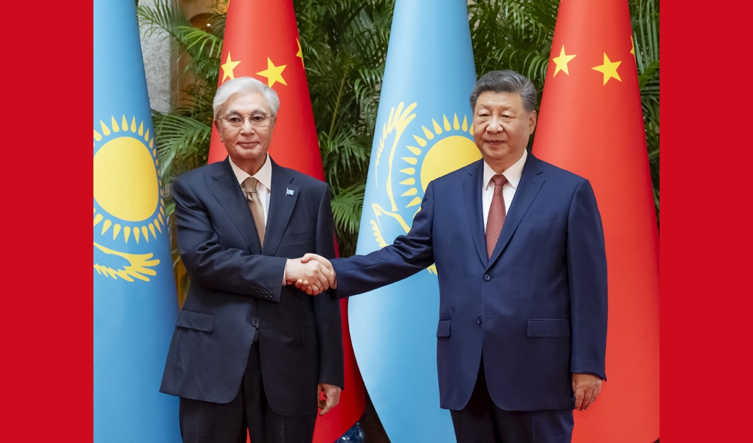习近平会见哈萨克斯坦总统托卡耶夫