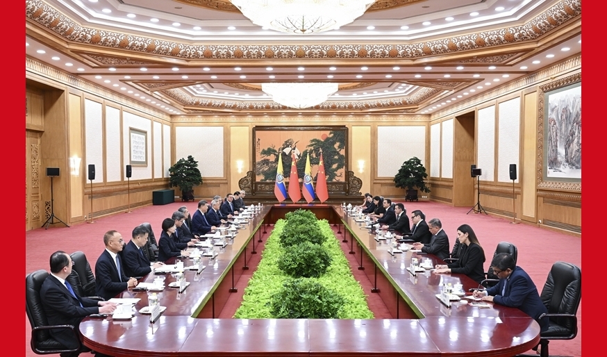 习近平同厄瓜多尔总统诺沃亚会谈