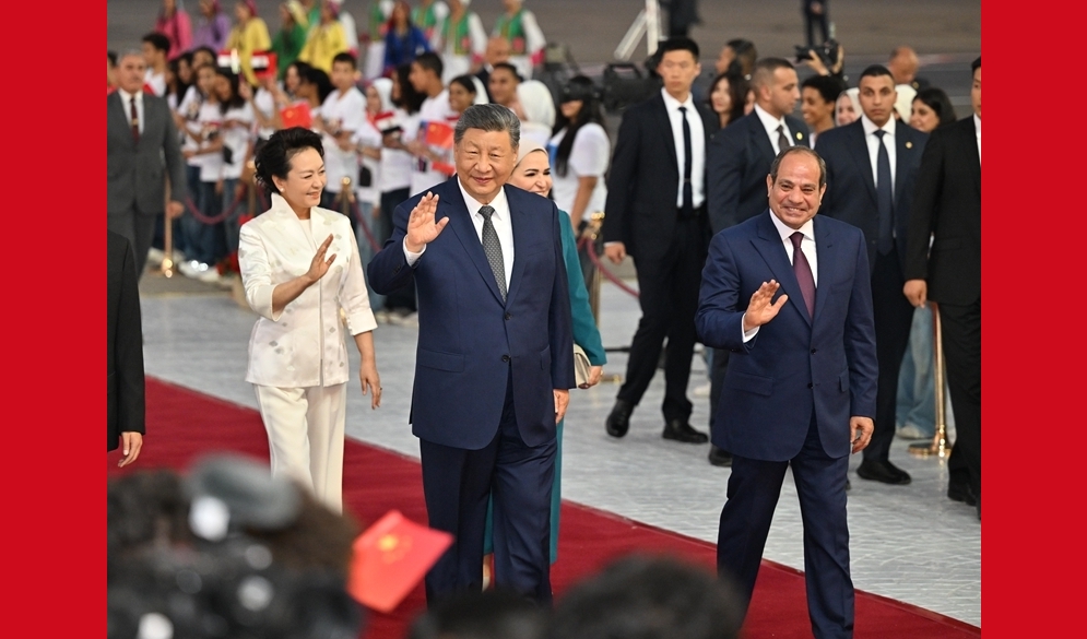 习近平抵达开罗对埃及进行国事访问